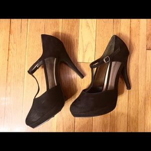 BLACK PUMPS W/ SEE-THROUGH + EXTRA STRAP DETAILING